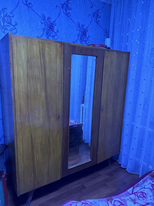 Продам спальный шкаф
