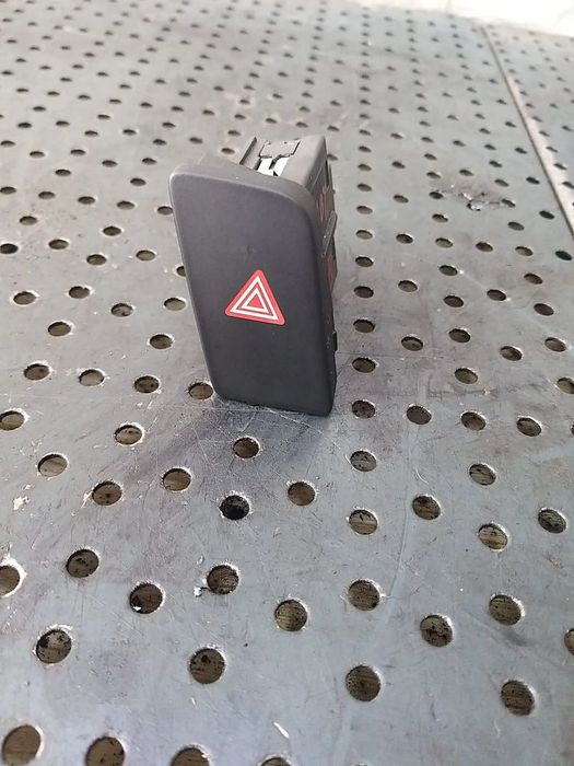 Buton avarii audi q3 8u 8u1941509