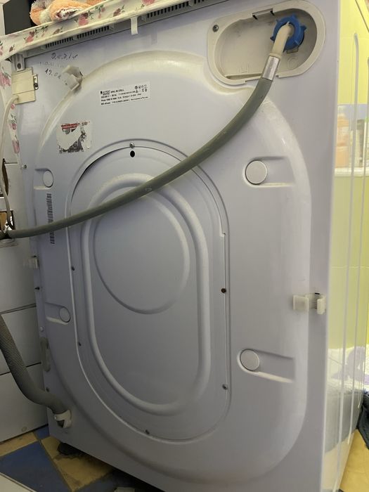 Продам надежную стиральную машину Hotpoint Ariston ARXL 85