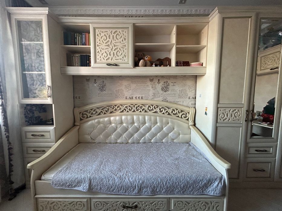 кровать+мебельная гарнитура