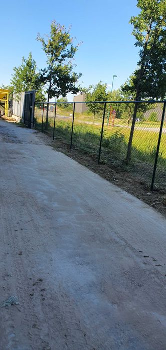 Stalpi gard de plasa impletita și panouri sudate