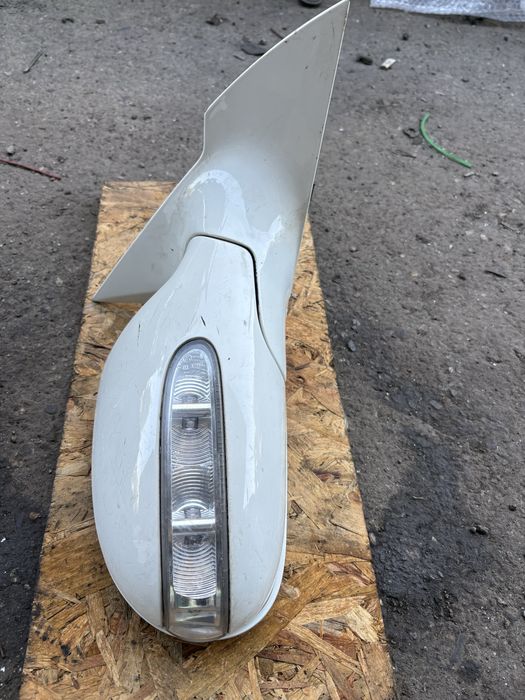 Огледало дясно Mercedes CLK 2007год.