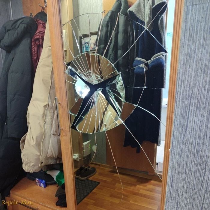 Замена зеркала шкафа установка