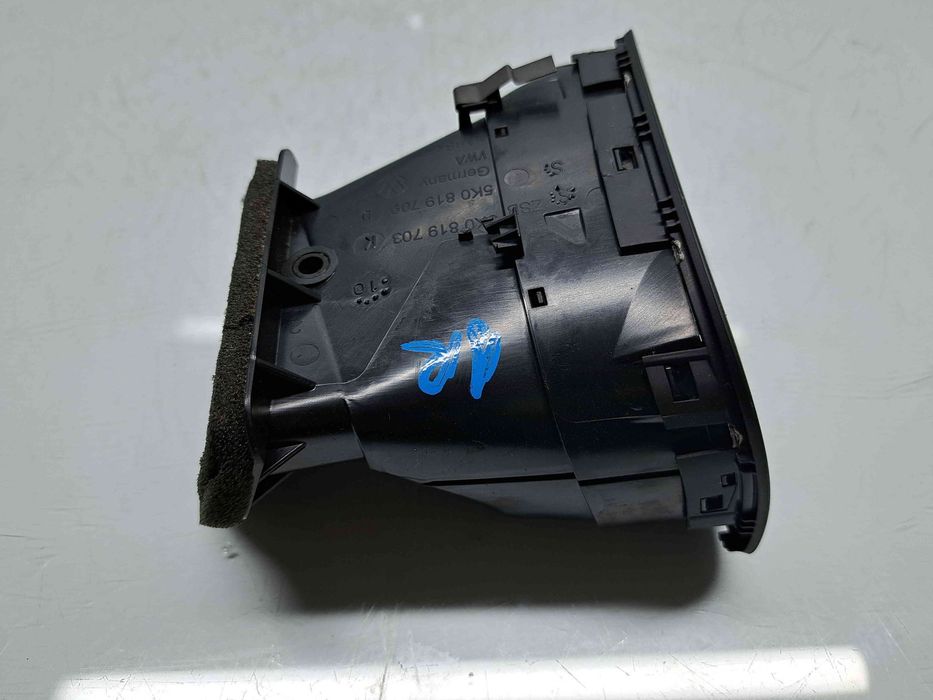 Grila aerisire dreapta Volkswagen Golf 6 (5K1) [Fabr 2009-2013] 5K081