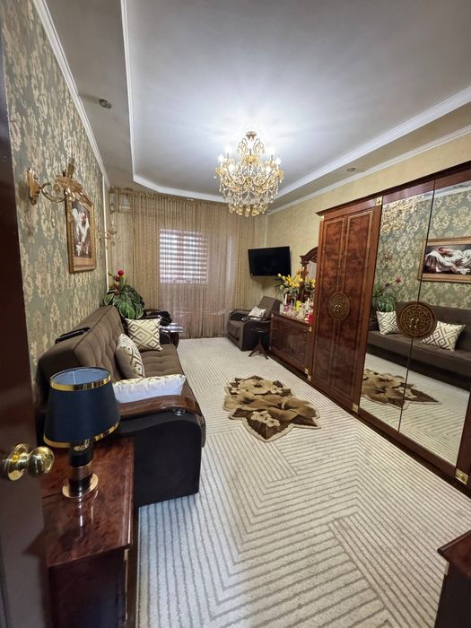 Массив хумаюн 
2перед 3ком первый этаж 
Не торец  Два выхода 
Два подв