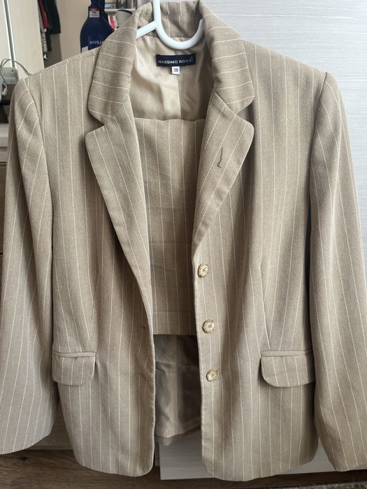 Елегантен Костюм с пола