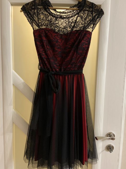Рокля  бордо с черна дантела