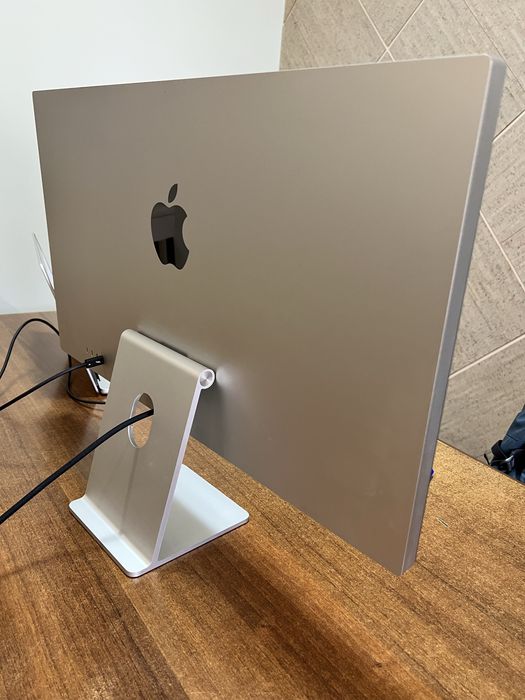 Apple studio display 27 5k