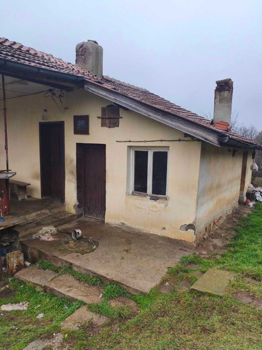 Продава къща в с.Цацаровци