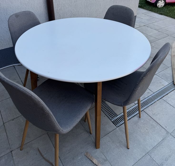 Masa rotunda + 4 scaune