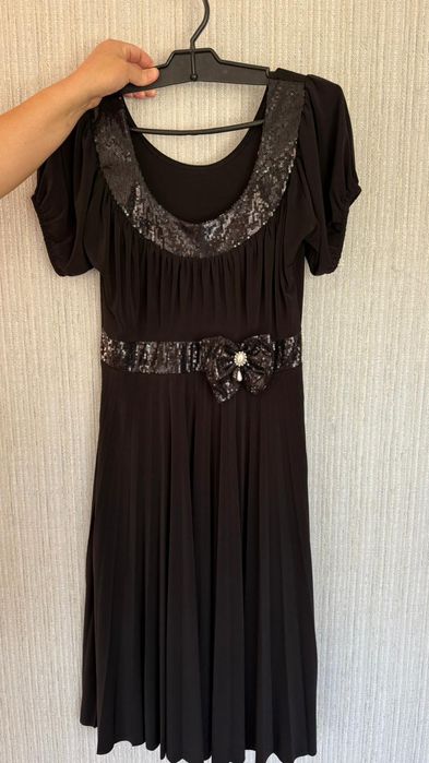 Нарядное платье продам.