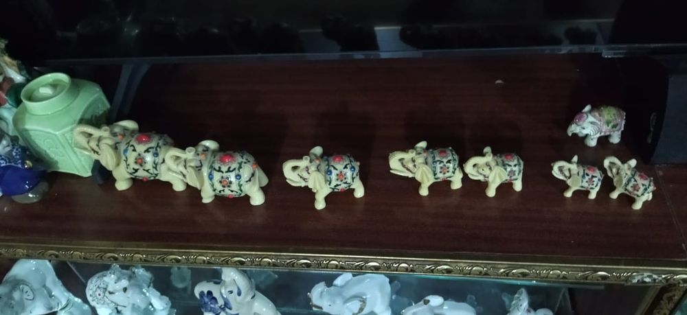 Статуэтки фарфоровые и другие
