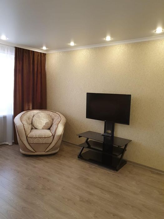 Продам 2х ком квартиру район в парковой зоне 32400