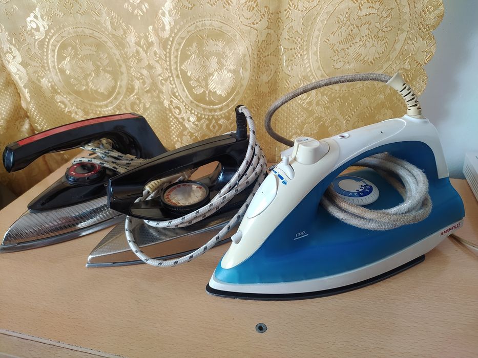 Утюги электрические, советские и японский. Б/у. В отличном состоянии.