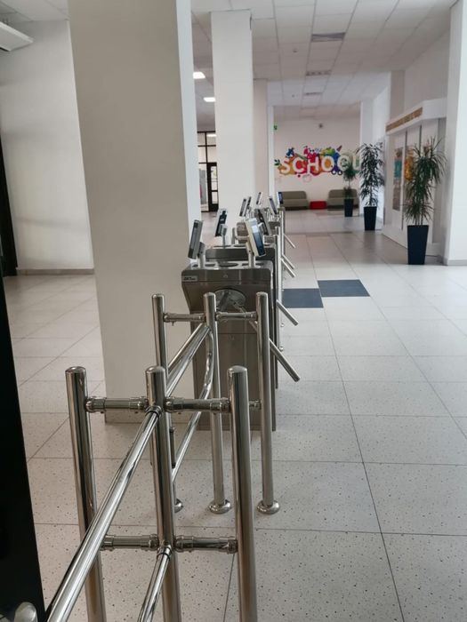 Проходят только свои.