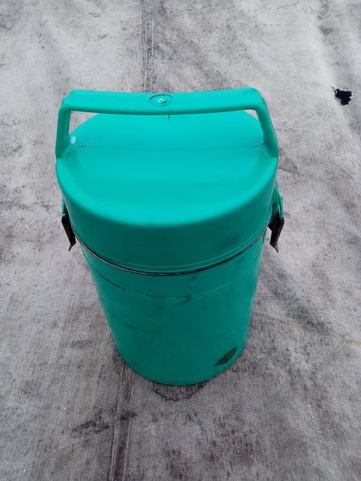 Продам термос пищевой.