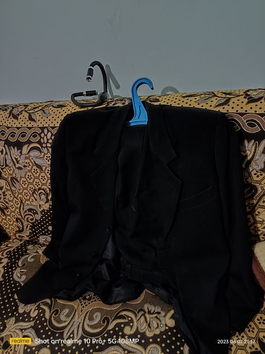 Продается костюм тройка