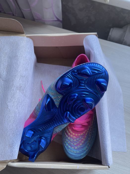 Продаю бутсы новые