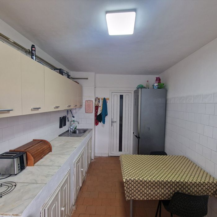 Apartament 3 camere /  centrala / geam la baie -  Zona SUD