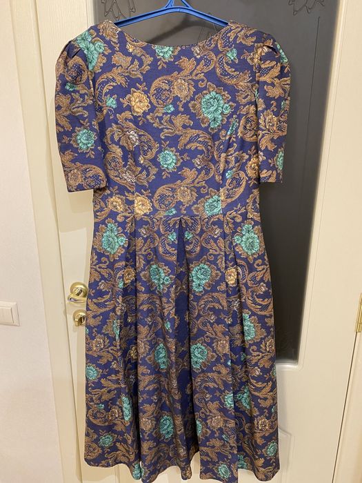 Платье нарядное продам