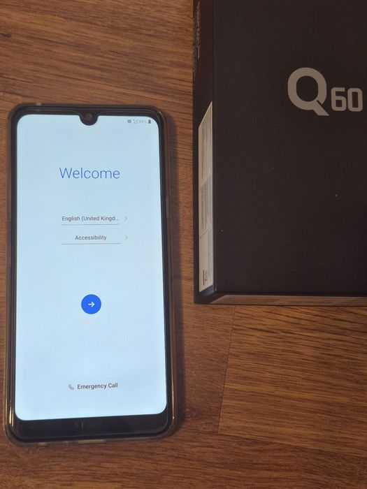 Смартфон LG Q60 + карта памет 128GB, кейсове и протектори