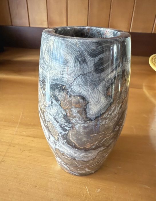 Vaza mica din piatra semipretioasa