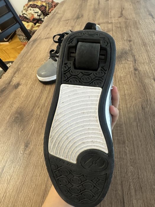 Кроссовки на колесиках Heelys