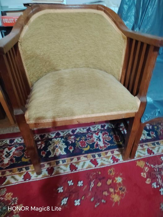 Vand doua fotolii din lemn masiv