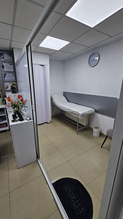 Închiriez post coafor/frizerie + cameră