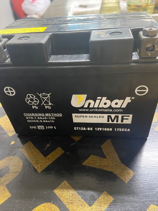 Suzuki GSR на части