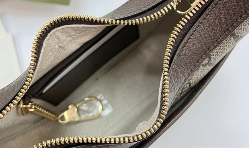 Две чанти на gucci , продават се отделно