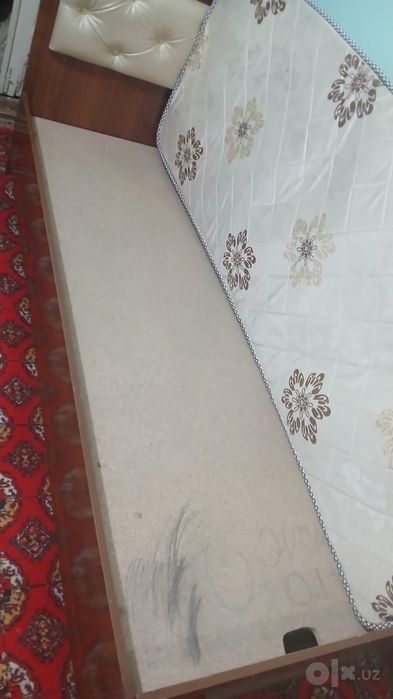 Хороший кровать.