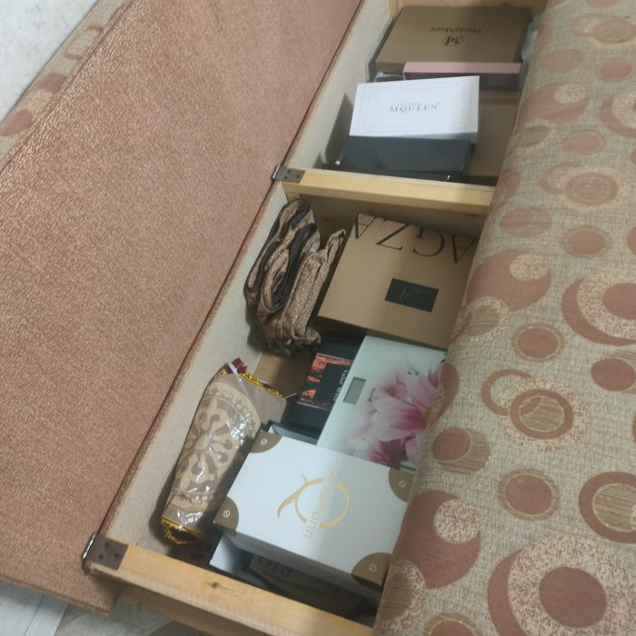 Диван б/у коричневый