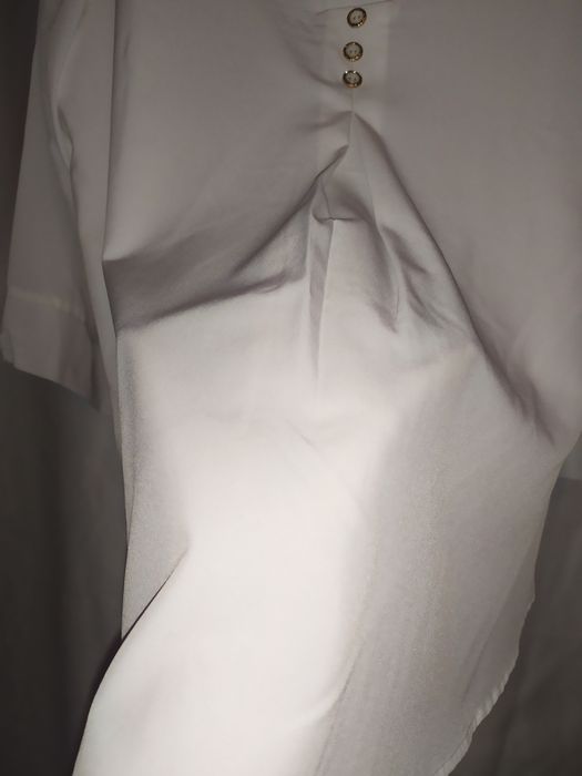 Классическая элегантная рубашка в идеальном состоянии.