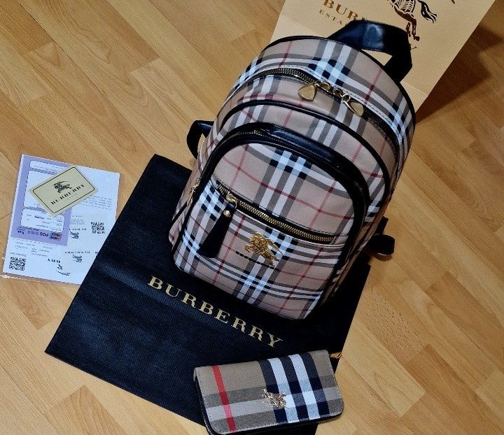 Set Burbbery (rucsac+portofel),logo metalic,saculet, etichetă incluse