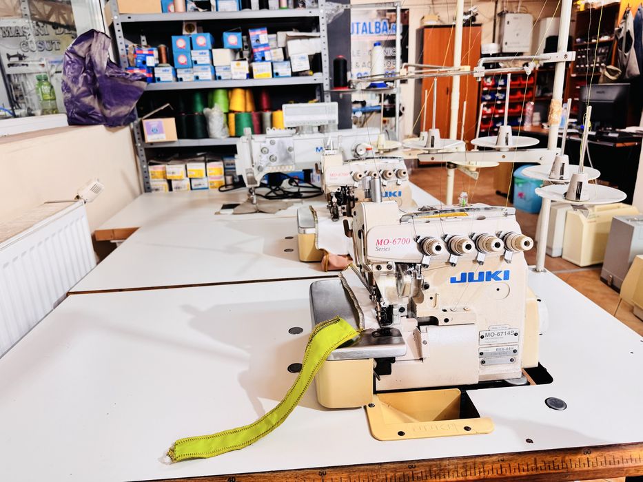 Masina de surfilat JUKI MO 6700 2 ace 4 fire stare impecabila