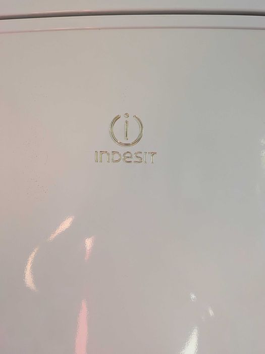 Хладилник с фризер Indesit