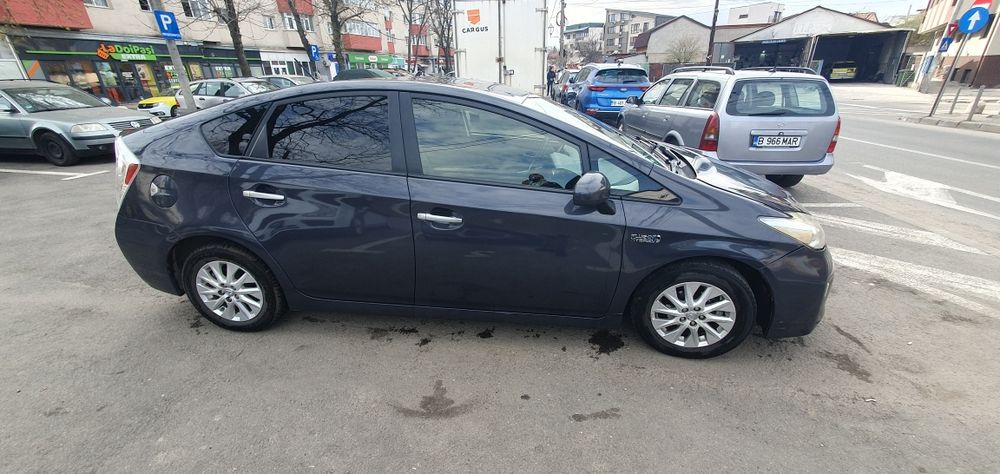 Toyota Prius 3 Plug-In Hybrid 2015