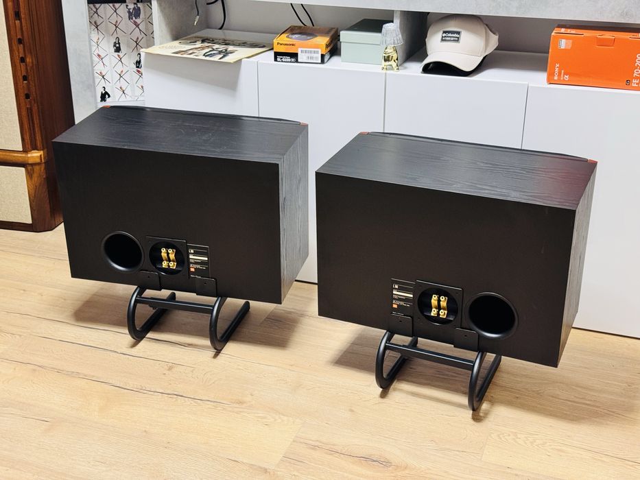 Boxe de inaltă fidelitate JBL L90,3 căi,cu stative,27 KG,bass de 30cm