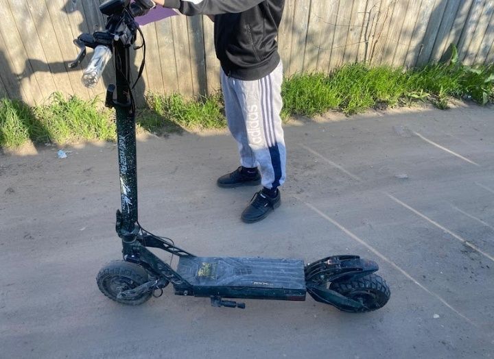Trotinetă electrica g2 pro cu 2 motoare (dați mesaj in privat pentru piese)