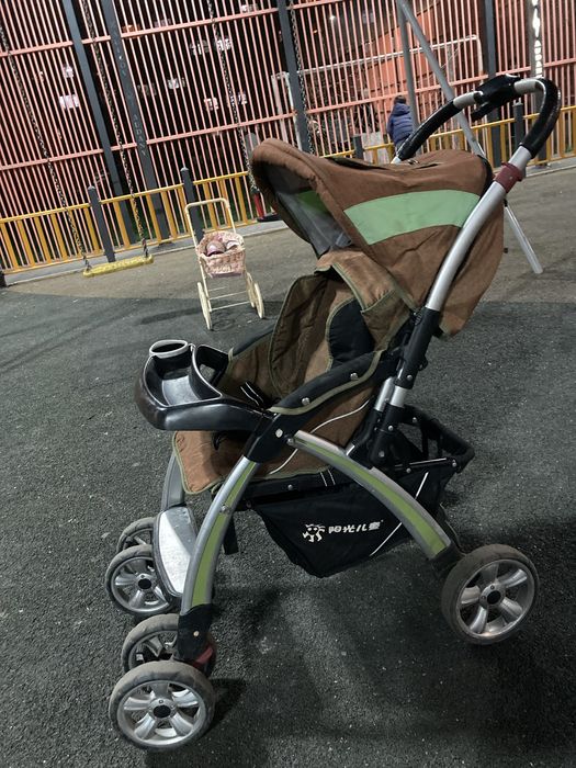 Продам коляску удобная вместительная б/у