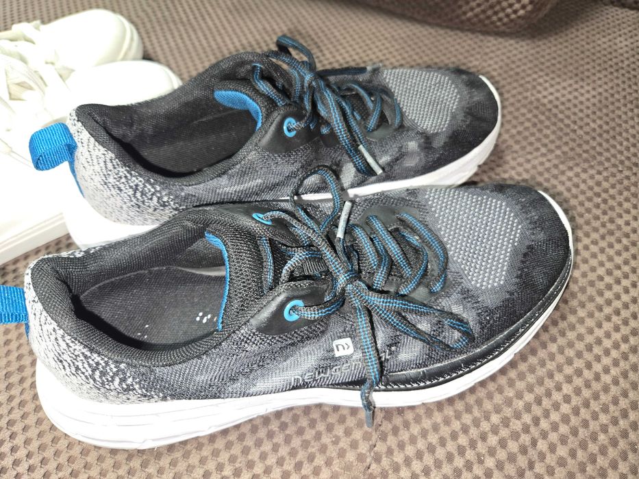 Маратонки два чифта 15лв.