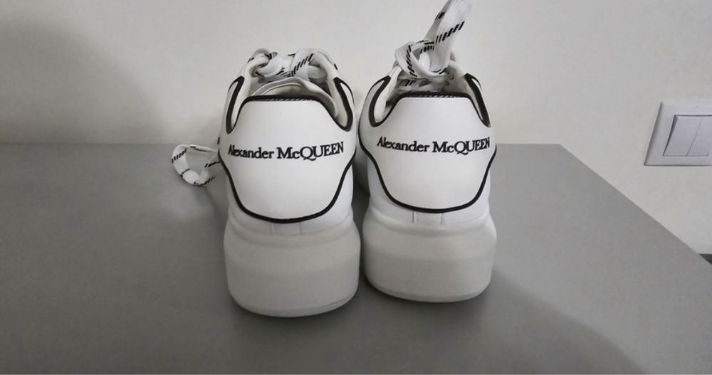 Vand Alexander McQueen