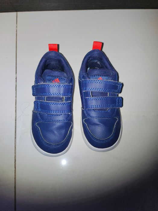 Детски маратонки Adidas 22 номер.