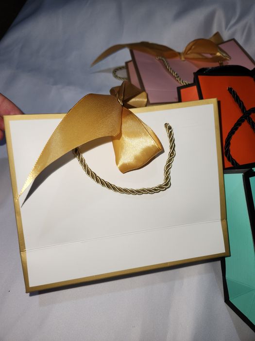 Подарочный картонный  пакет - Sovg'a uchun sumochkalar