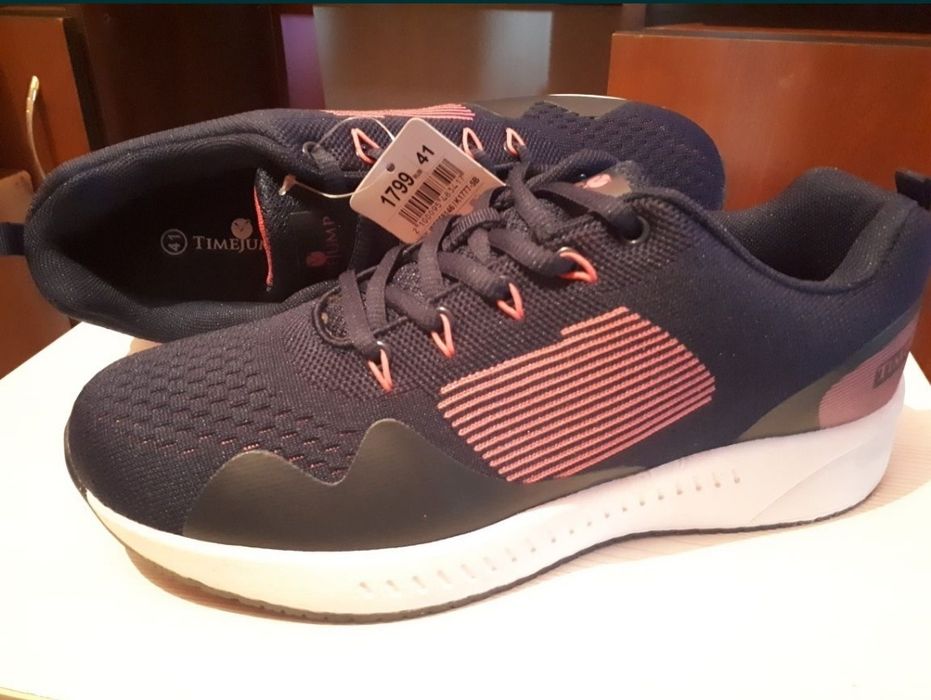 Кроссовкив красной подошвой 41р-ры