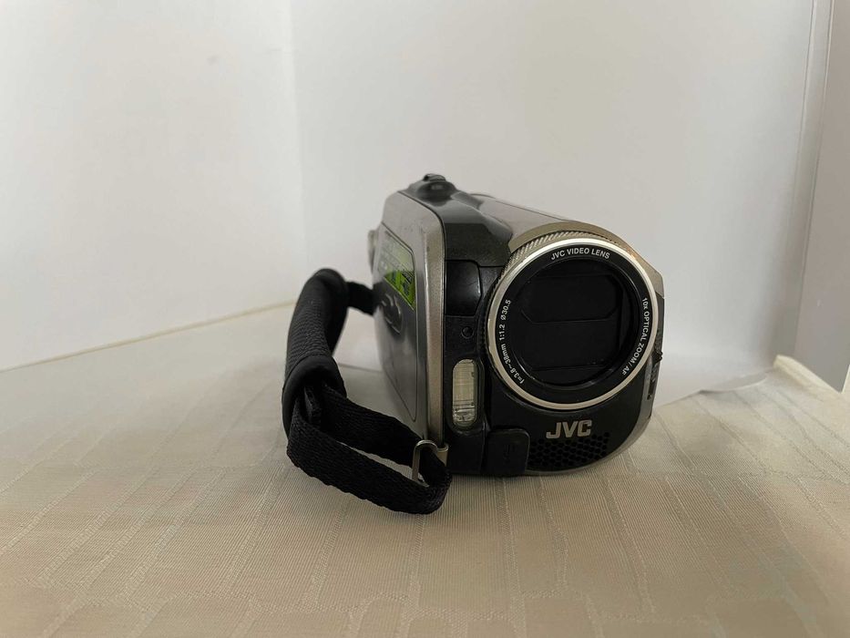 JVC видео камера/рекордер+2бр. батерии+ докинг станция