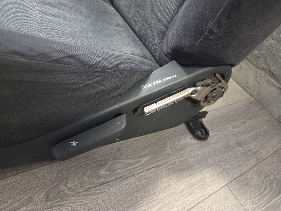 Седалки , салон Toyota Corolla E 12