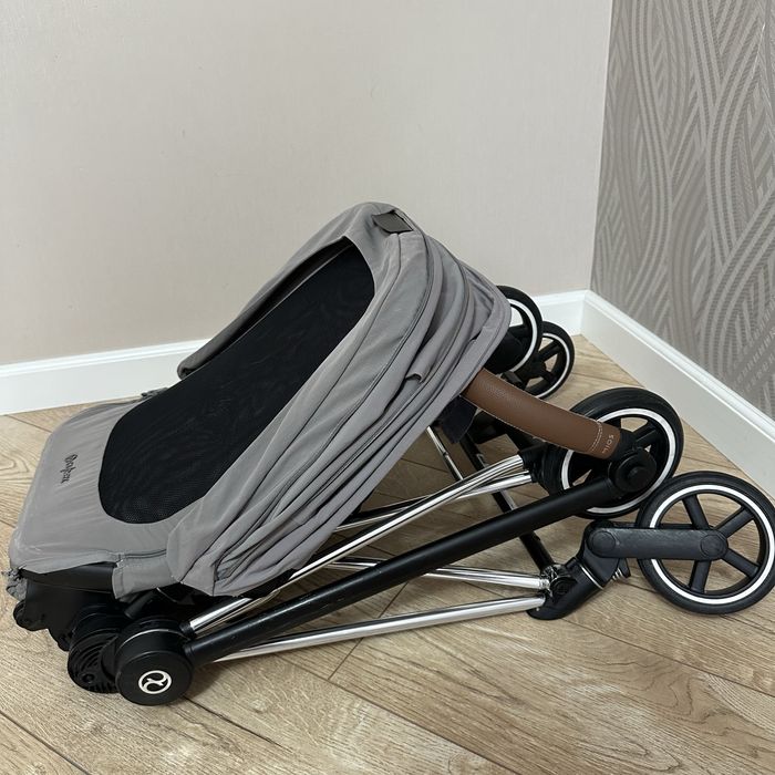 Продается коляска в отличном состоянии cybex mios