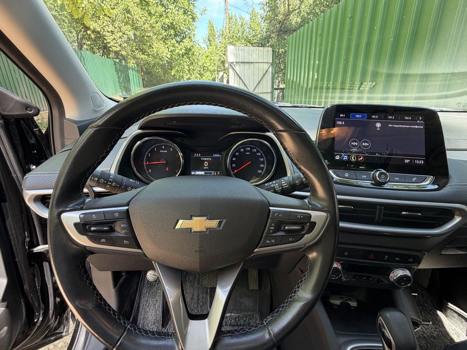 Tracker turbo premier sotiladi